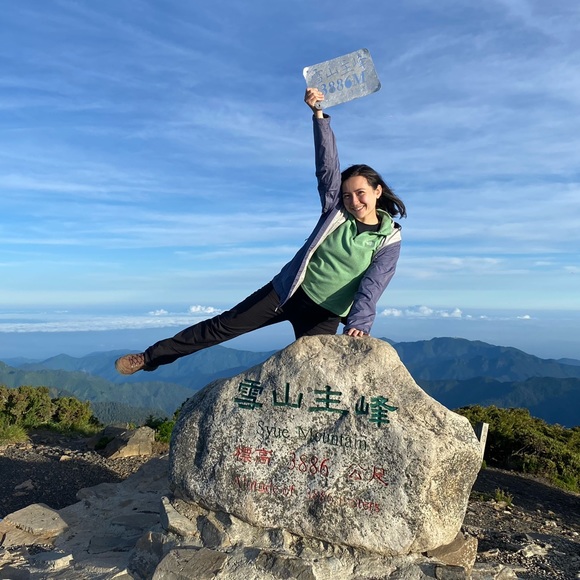 💕Meet Your Fellow Posher 🎈 - Picture 2 of 3